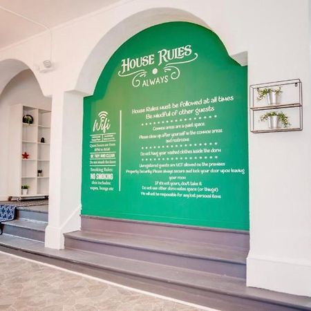 Women Only Rooms - Men Only Rooms - Free Wifi - Coffee Parking - Lockers マイアミ エクステリア 写真