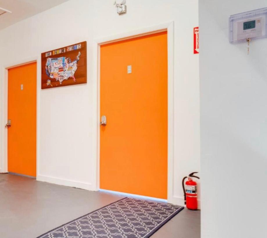 Women Only Rooms - Men Only Rooms - Free Wifi - Coffee Parking - Lockers マイアミ エクステリア 写真