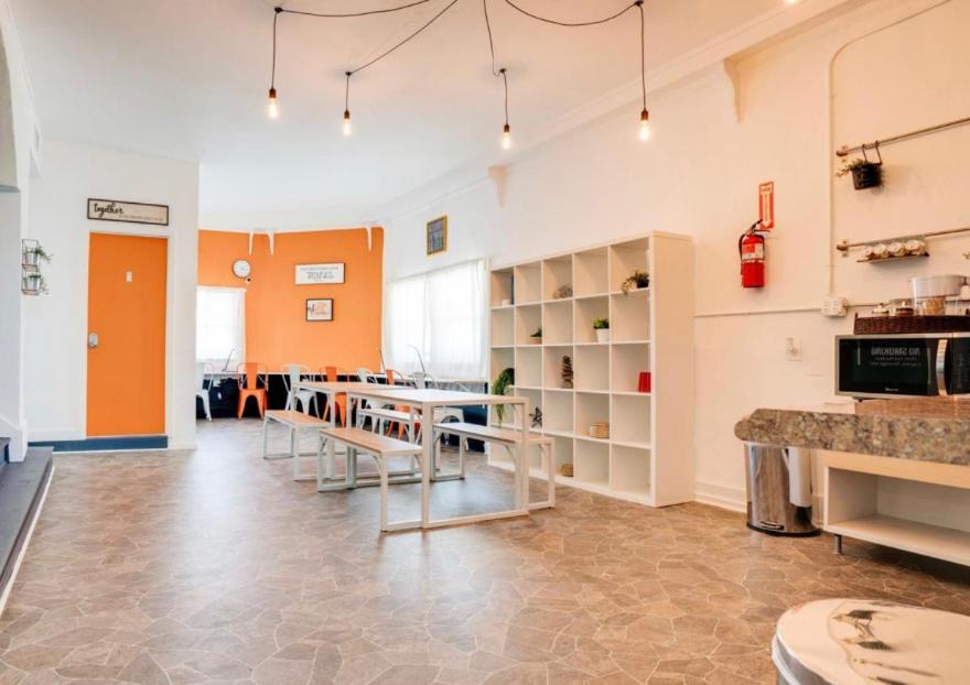 Women Only Rooms - Men Only Rooms - Free Wifi - Coffee Parking - Lockers マイアミ エクステリア 写真